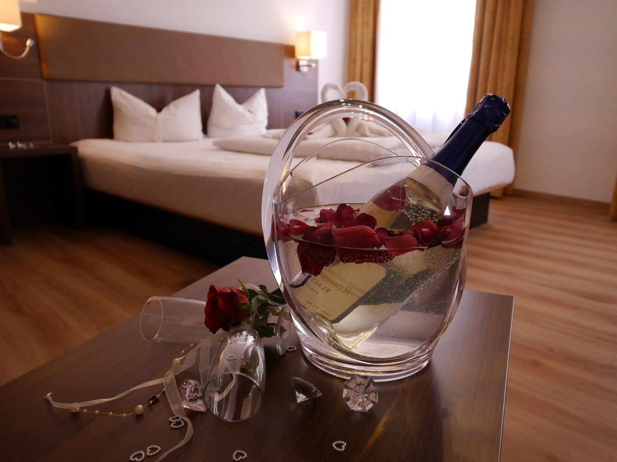 Romantica Hotel Blauer Hecht Dinkelsbühl Zewnętrze zdjęcie