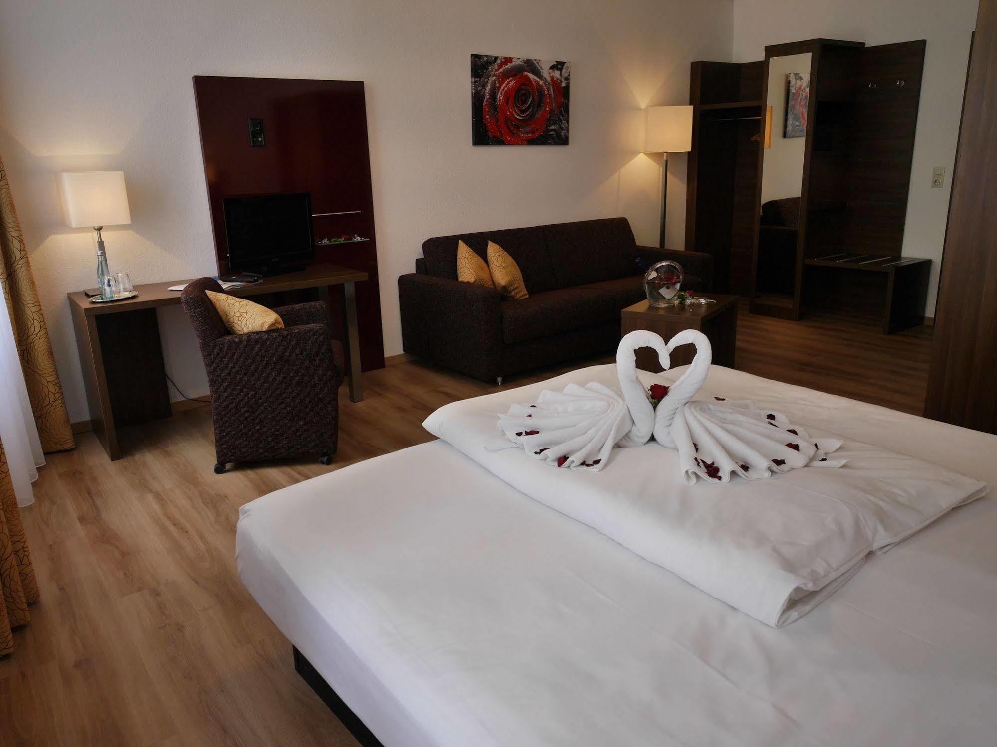 Romantica Hotel Blauer Hecht Dinkelsbühl Zewnętrze zdjęcie